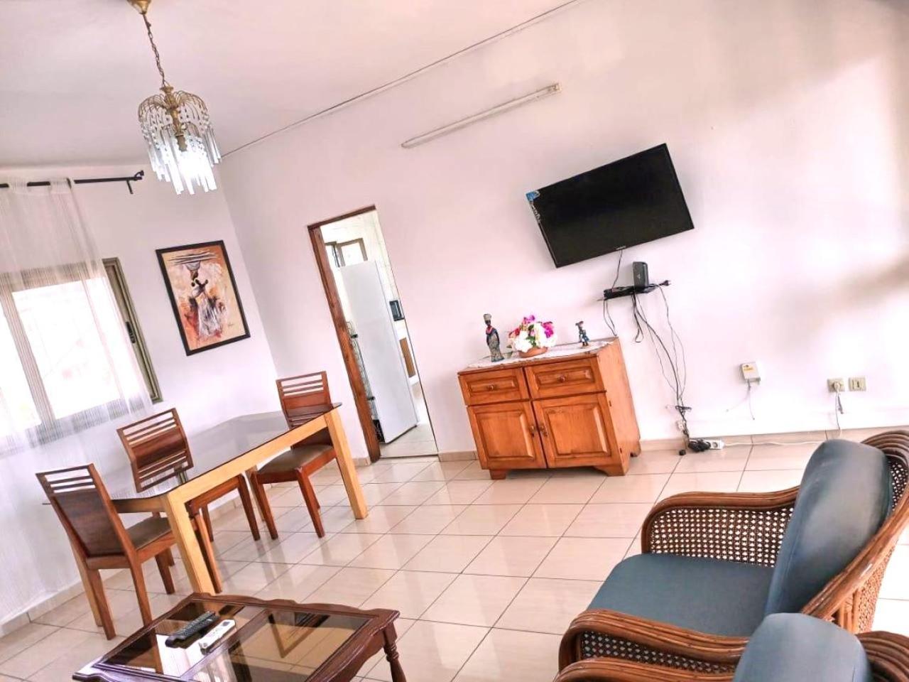 Rosalie'S Suites Lome Exterior photo