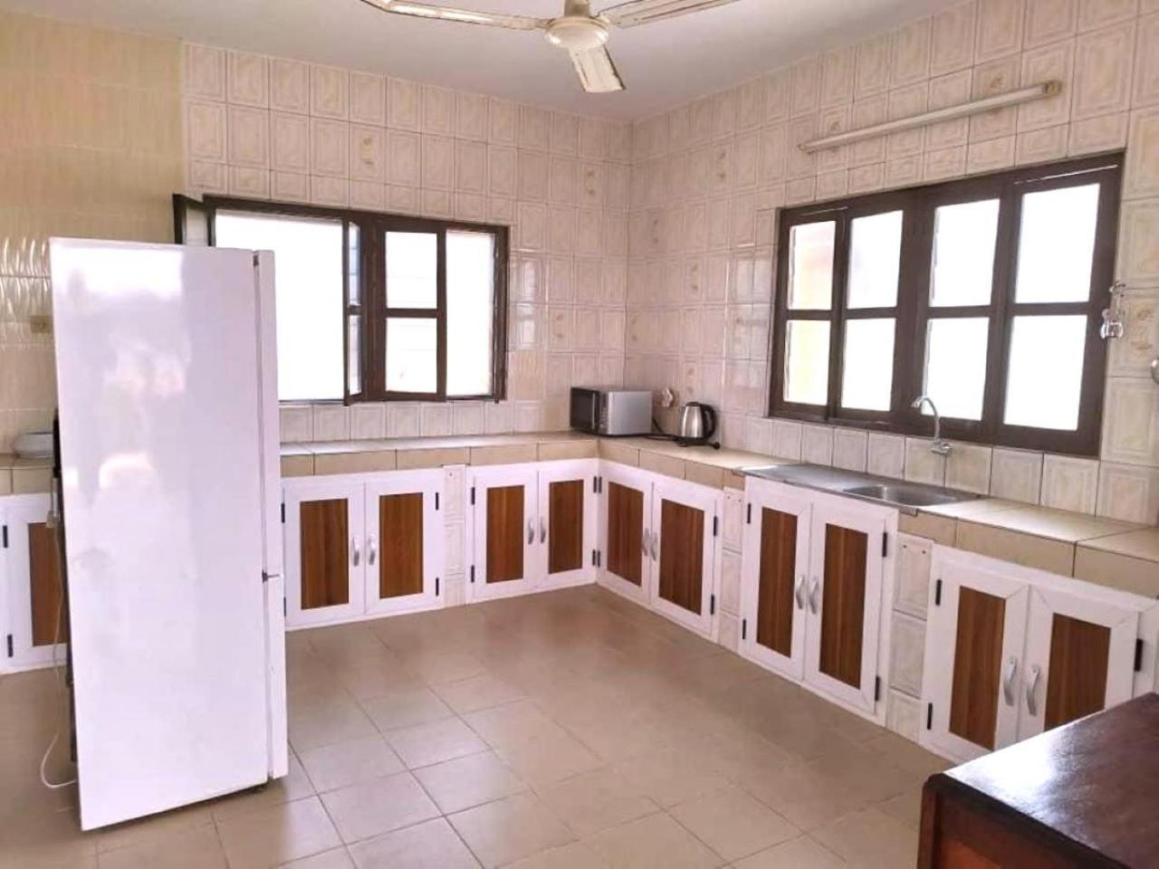 Rosalie'S Suites Lome Exterior photo