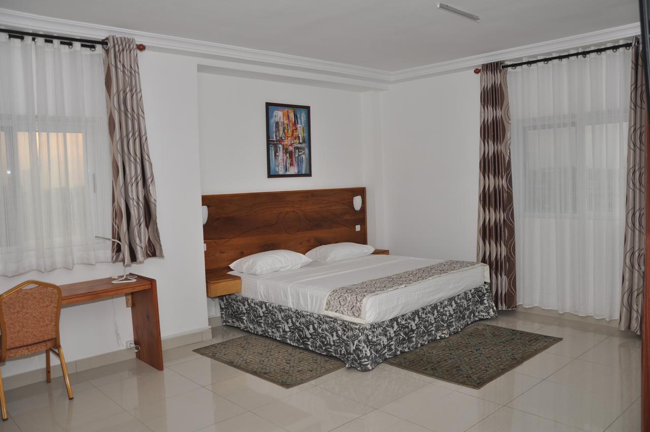 Rosalie'S Suites Lome Exterior photo