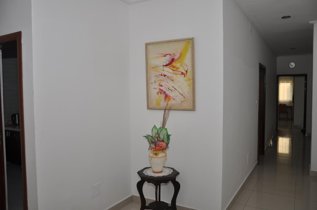 Rosalie'S Suites Lome Exterior photo