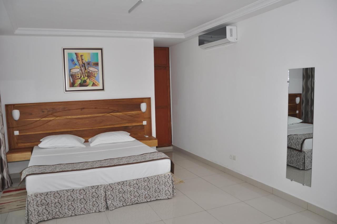 Rosalie'S Suites Lome Exterior photo